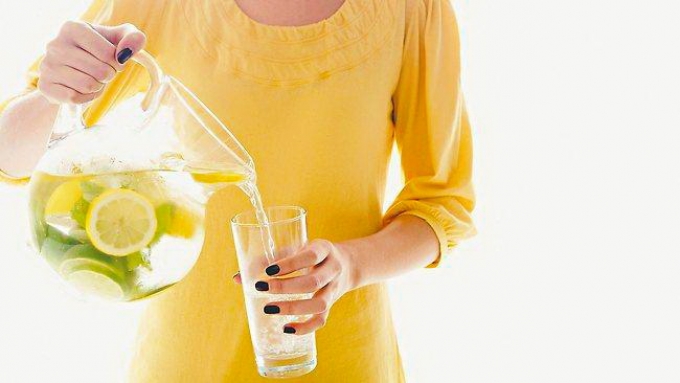 Apa caldă pe stomacul gol: 7 beneficii — Doza de Sănătate Detoxifierea organismului cu apa calda